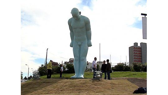 Inauguraron estatua coreana en Buceo; vecinos se quejaron