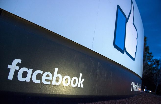facebook-logo-cartel-AFP