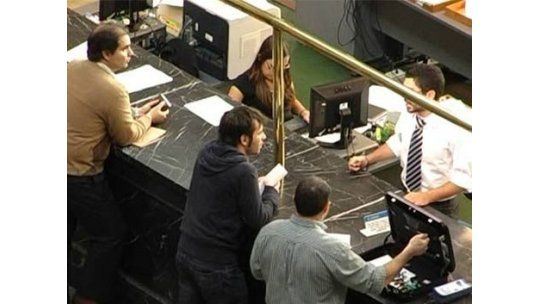 Nuevo estatuto permite echar a públicos por 10 faltas sin causa