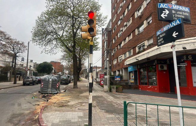 La esquina donde chocó el hombre que huía en moto. Foto: Eugenia Scognamiglio, Subrayado.