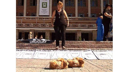 Mujeres de Negro se manifestó contra la violencia hacia los niños