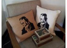 Lo que faltaba: se venden almohadones del Pepe en José Ignacio