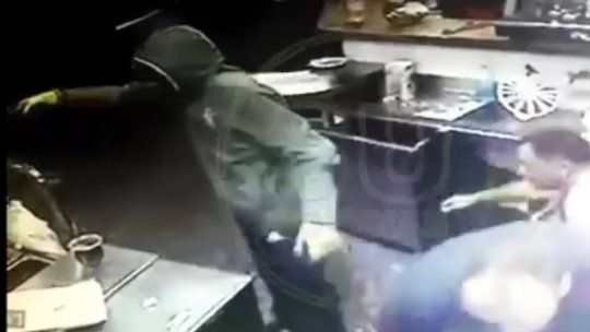 Captura de video del robo a la pizzería publicado por SU noticias
