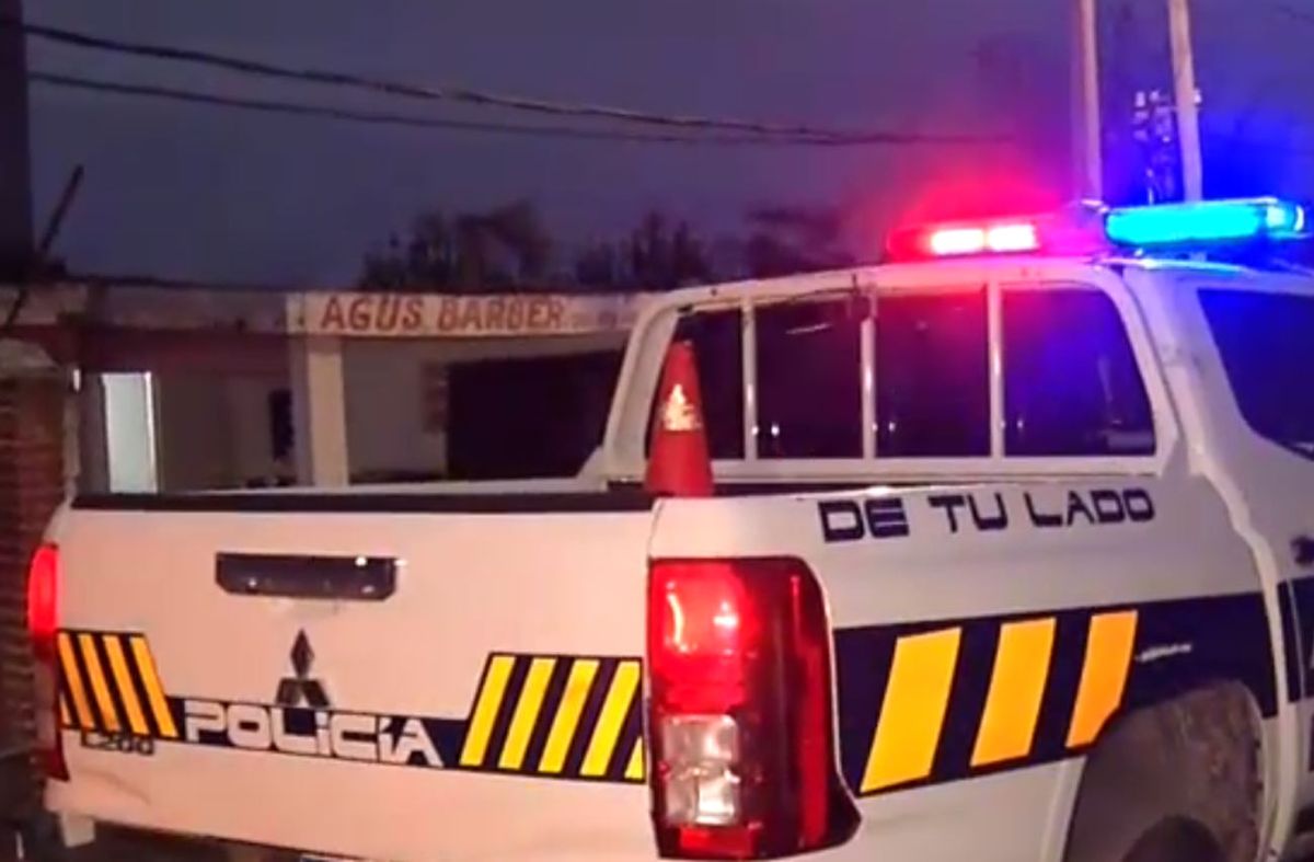 Asesinaron de varios disparos a un hombre dentro de una barbería de Cerro Oeste