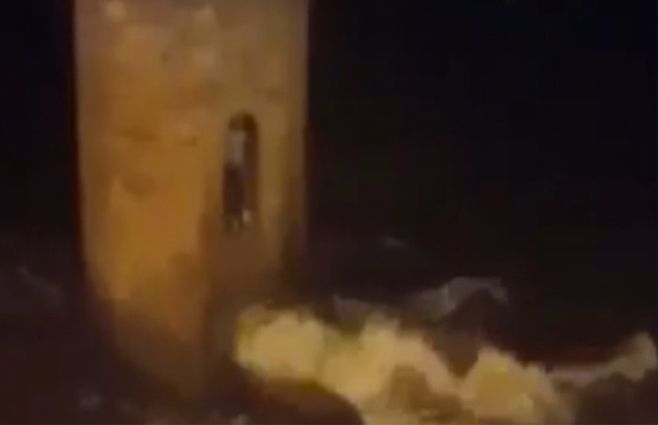 Hombre-en-chimenea-de-rambla-sur.jpg