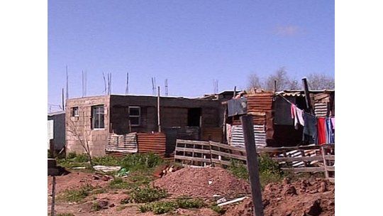 Estafan a familias humildes con falsas canastas de materiales