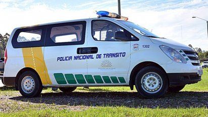 un policia de transito fue atropellado por un automovilista que intento evadir un control