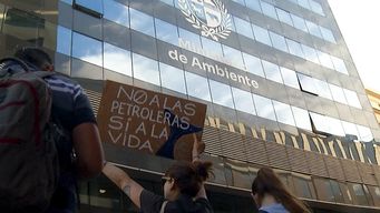 ambientalistas entregaron firmas en rechazo a busqueda de petroleo en uruguay; ortuno anuncio controles