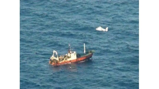 Exitoso rescate de marinero herido en un pesquero en alta mar