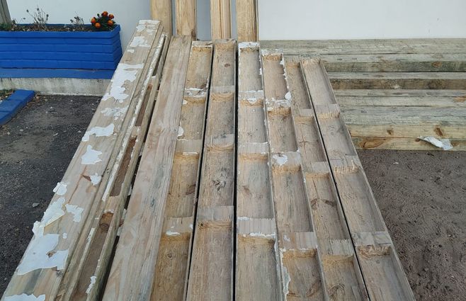 Tablones ahuecados para esconder la droga.