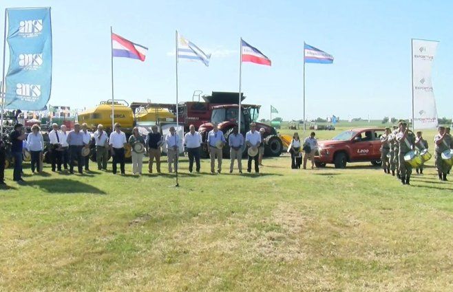 Foto: Subrayado. Yamandú Orsi en la inauguración de la Expoactiva Nacional.