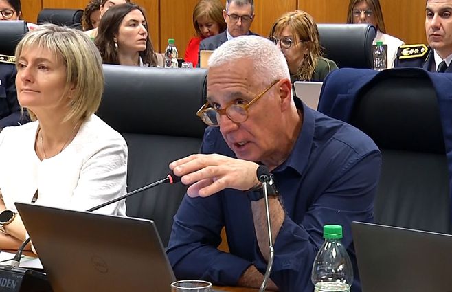Ministro-Carlos-Negro-en-comisión-senado