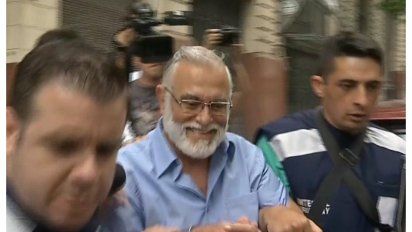 Miguel Sofía sale custodiado del juzgado en 2020.