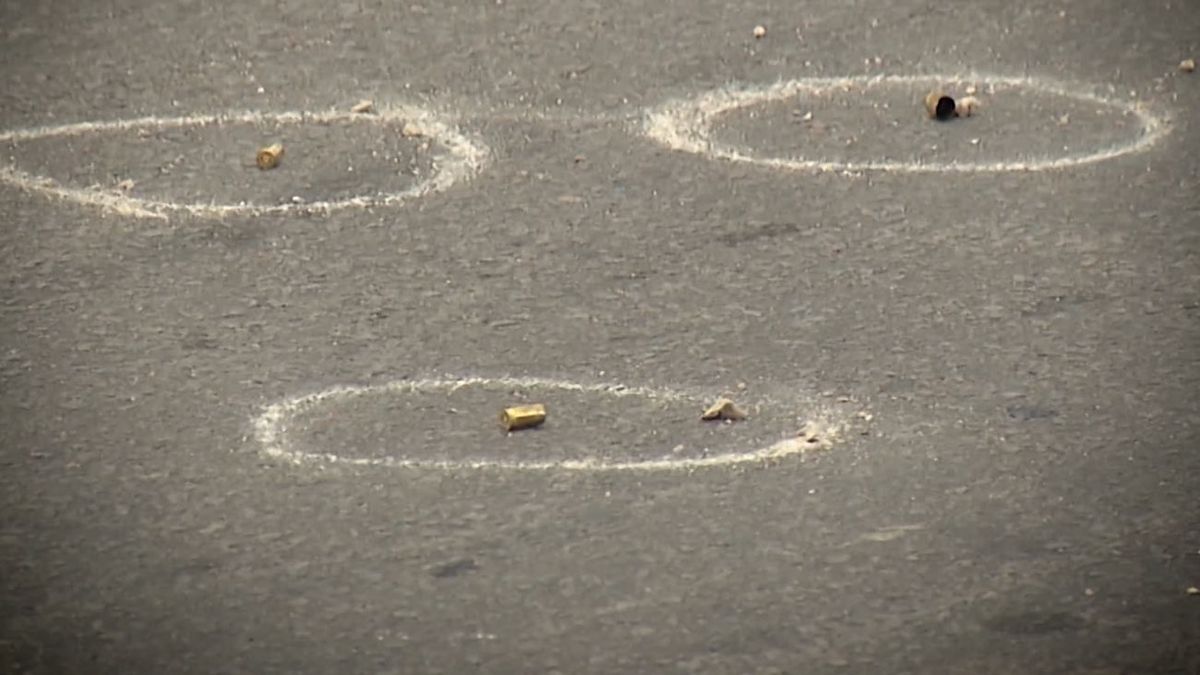 Bala perdida ingresó al cuarto de un niño en Malvín Norte y la rotura del vidrio de una ventana lo hirió