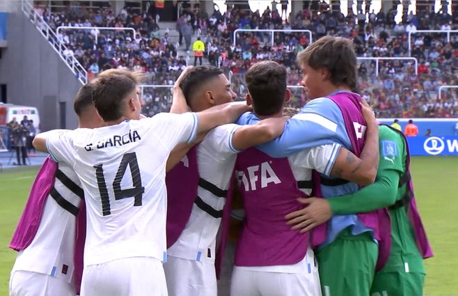 Festejo-Gol-Uruguay-Gambia-cámara-Subrayadp.jpg
