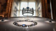Foto: AFP. Una de las joyas robadas: parure de la reine Marie-Amelie et de la Reine Hortense (de la reina María Amalia y la reina Hortensia) expuesta en 2020 en el Museo del Louvre de París.