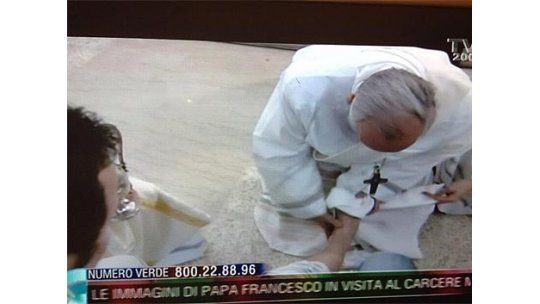 Francisco ofició misa de jueves santo en una cárcel de menores