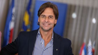 el 47% aprueba la gestion del presidente lacalle pou y 36% la desaprueba