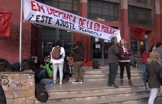 ADES-MONTEVIDEO---HUELGA-EDUCACIÓN.jpg