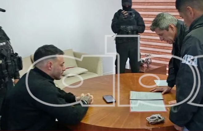 Sebastián Marset detenido e interrogado por la DEA en Bolivia. Foto: ABC Cardinal de Paraguay.