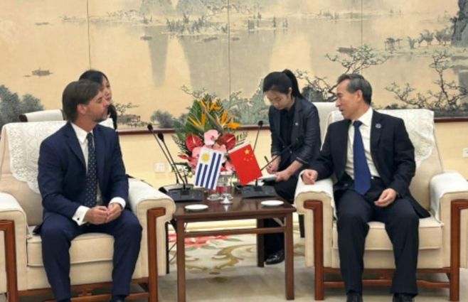 Lacalle-Pou-en-China-con-Cámara-Empresarial-foto-Presidencia.jpg