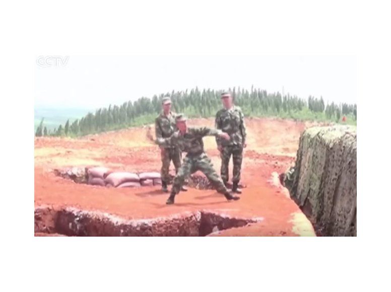 Soldado torpe: lanza una granada y casi provoca una tragedia