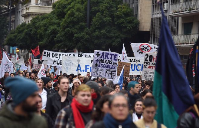 Marcha de sindicatos de la educación. Foto: Foco Uy