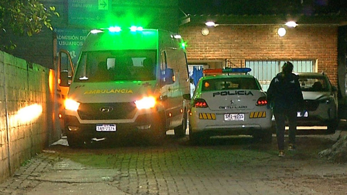 Mataron a una mujer que caminaba en la calle junto a su hija adolescente en la zona de Villa García