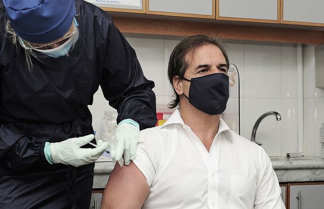 Lacalle Pou se vacunó la semana pasada en el Hospital Maciel.&nbsp;