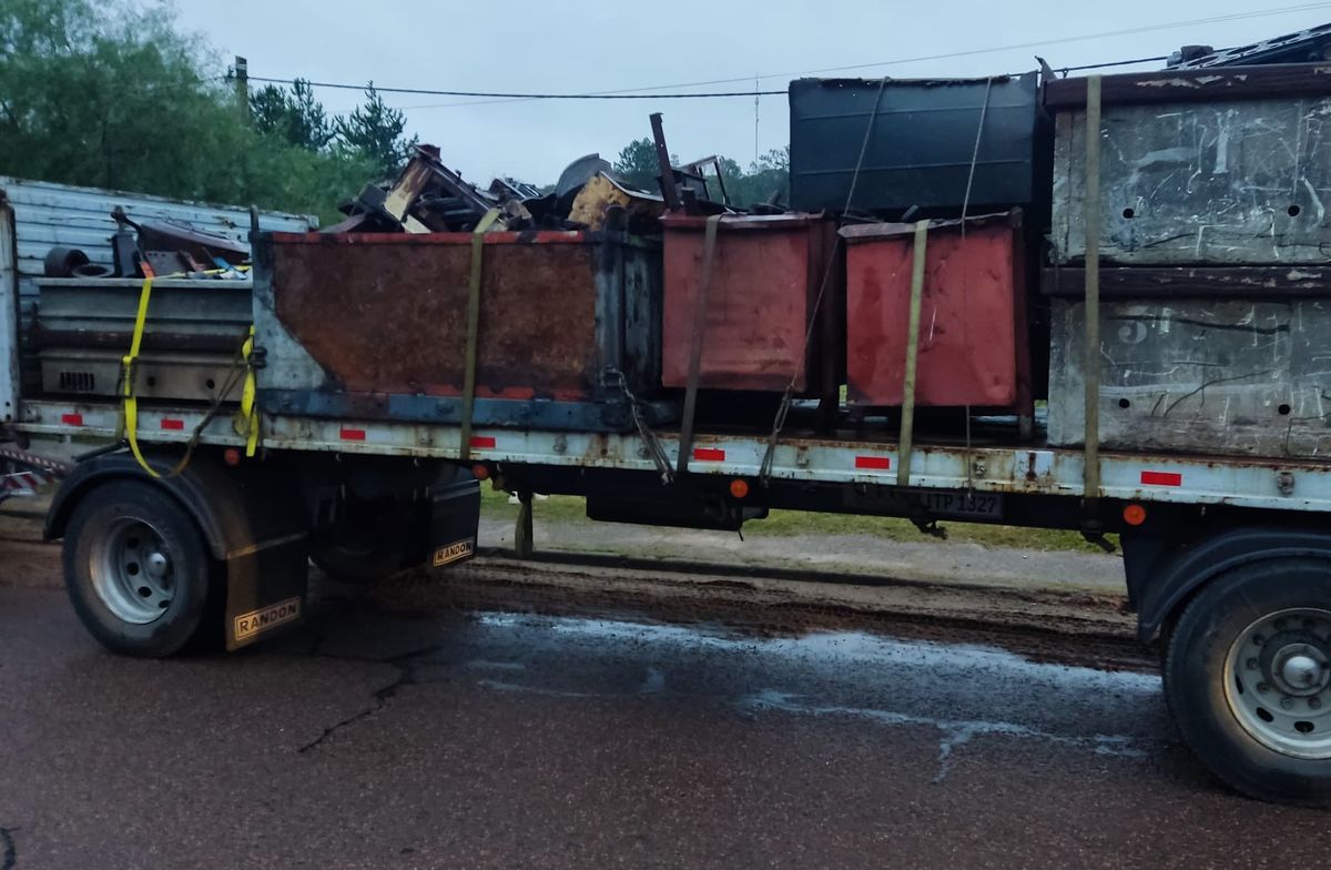 Foto cedida a Subrayado. Camión detenido con mercadería, que se dirigía a Brasil. Foto cedida a Subrayado. Camión detenido con mercadería, que se dirigía a Brasil.