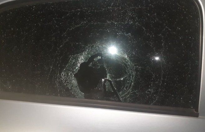Foto cedida a Subrayado. Pedrada contra auto en ruta 102 deja una niña herida.