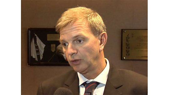 Bauzá se propone actualizar normas contra el racismo en el fútbol