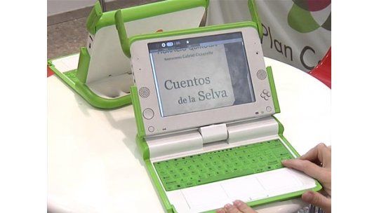Técnicos del Plan Ceibal recorren barrios reparando máquinas