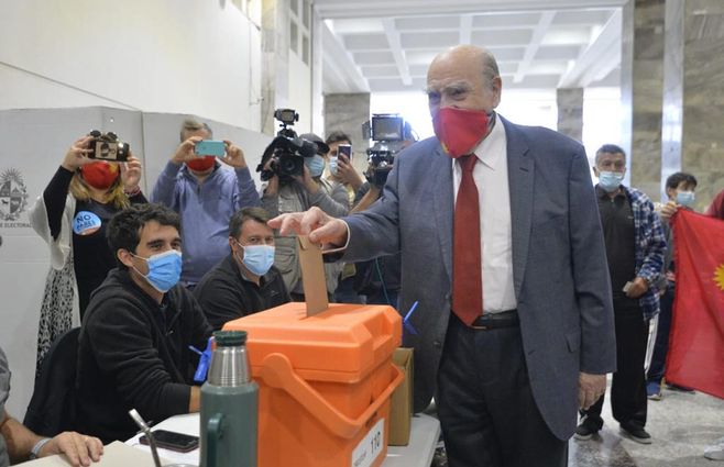 Vota Julio María Sanguinetti. Foto: Martín Martínez, FocoUy.