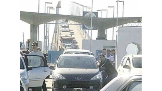 Invasión argentina por el Puente General San Martín