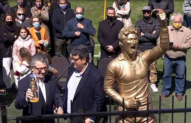 morena-homenaje-estatua.jpg