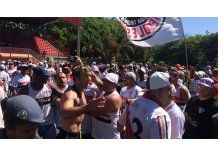 Video: Hinchas “apretaron” a jugadores de San Pablo, hasta que salió Lugano
