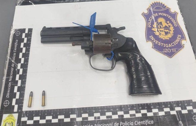 Foto: Subrayado. Revólver incautado al detenido de 19 años.
