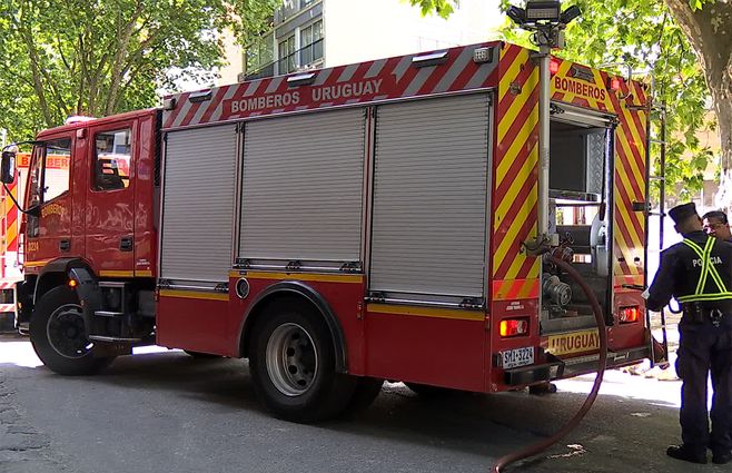camion-bomberos-incendio-policia-cordon.jpg