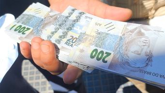 pareja de brasilenos detenida por hacer compras con reales falsos en rivera