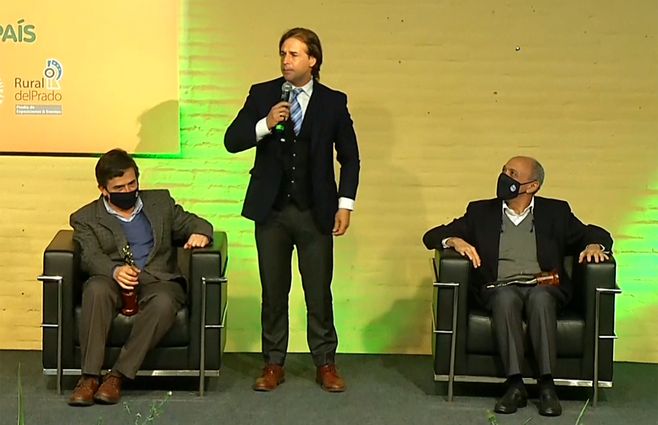 Lacalle Pou en el homenaje a los científicos del Grupo Asesor.&nbsp;