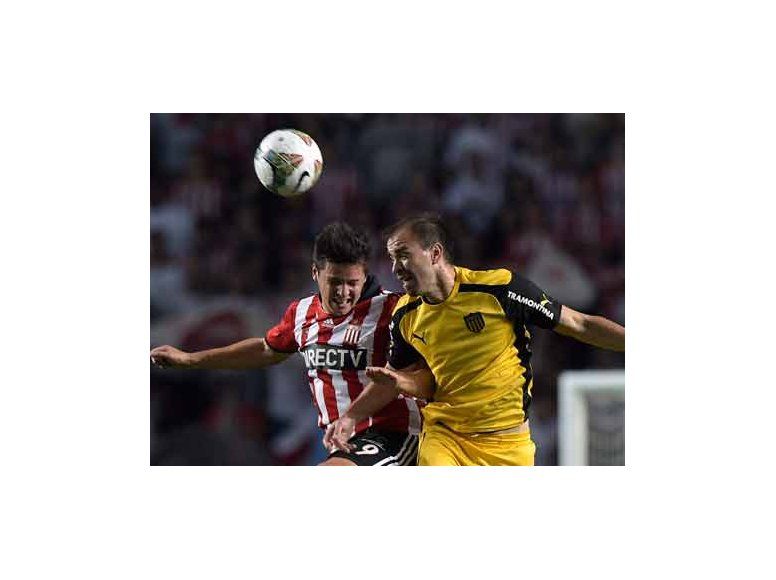 Estudiantes le ganó 2-1 a Peñarol en La Plata por la Sudamericana