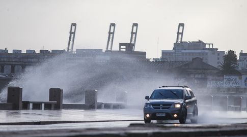 Advertencia naranja por vientos muy fuertes. Foto: FocoUy