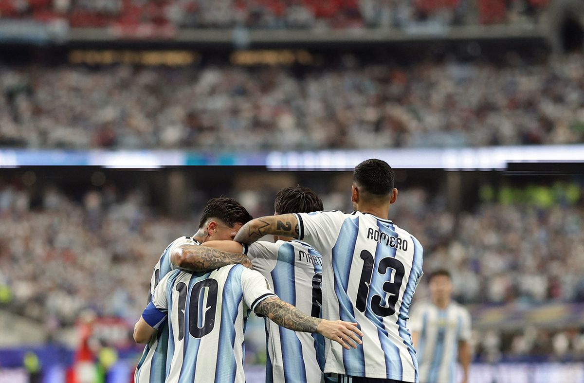 Argentina clasifica a 16avos de la mano de Messi tras vencer 2-0 a Austria