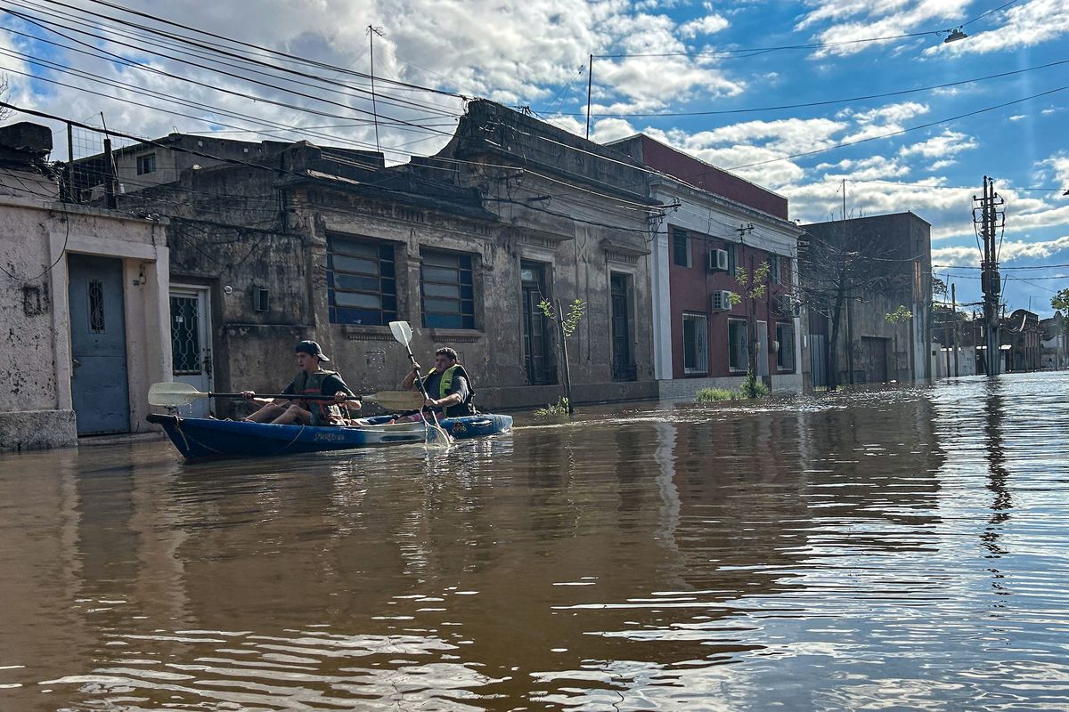 Salto, Uruguay, 25/10/2023Sociedad. Inundaciones en la ciudad de Salto. Río Uruguay desbordo y obvio a personas a abandonar sus casas. Foto Vicente Massarino / FocoUy
