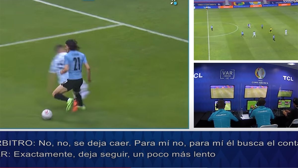 Pequeño Contacto Y El Jugador Simula El Audio Del Var Sobre El Penal