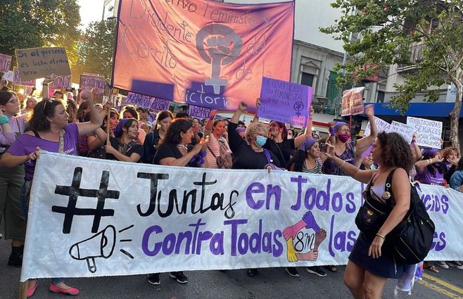 Marcha del 8M 2022 en Montevideo