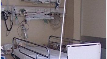 aislan camas en cti de hospitales por bacteria multirresistente
