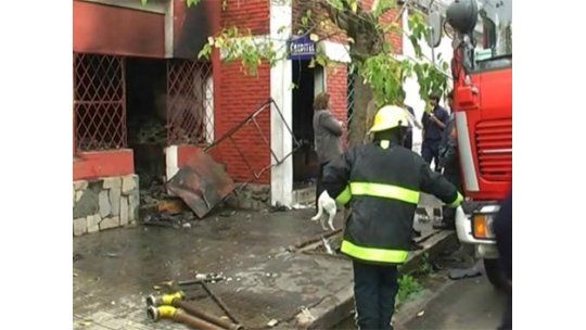 Investigan atentado con bomba molotov en Mercedes