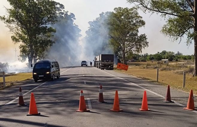 Corte parcial de la ruta 11 la tarde de este domingo.
